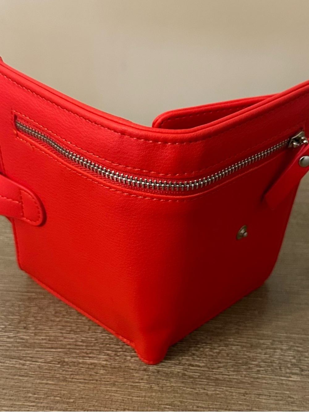Vibrant Red Snap-Closure Women's Wallet - Picture 4 of 4